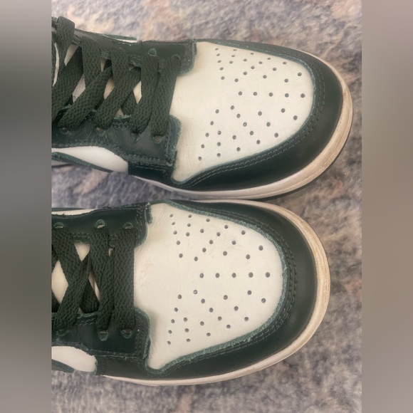 Nike Women’s Dunk Low - Picture 2 of 5